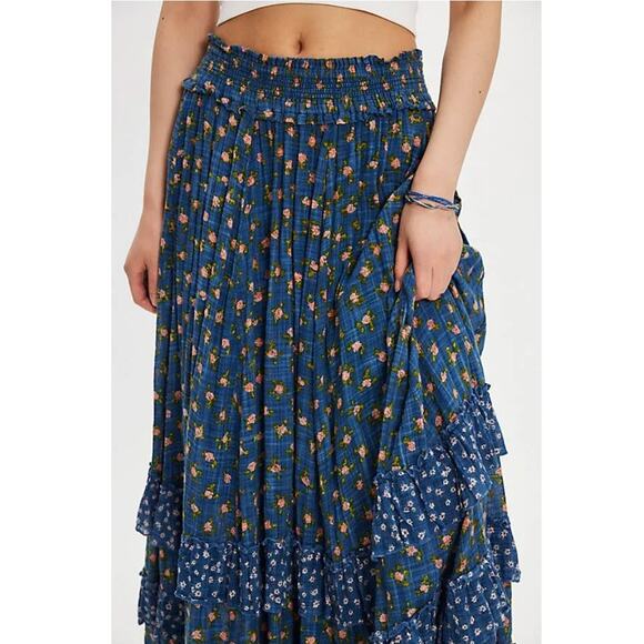 Free People One Brynn Floral Printed Maxi Skirt Size Medium NWT Blue Floral - Picture 4 of 14
